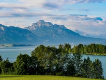 Der Forggensee - Im Hintergrund Schloss Neuschwanstein.  • © alpintreff.de - Christian Schön